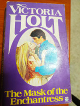 The mask of the enchantress Victoria Holt