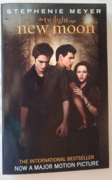 New Moon: The Twilight Saga pt.2 (English, Paperback) / Νέα Σελήνη: Το Έπος του Λυκόφωτος 2