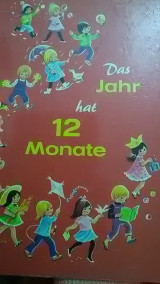 Das Jahr hat 12 [zwölf] Monate