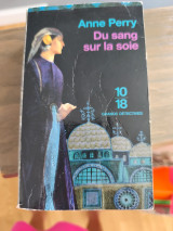 Du sang sur la soie