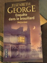 Enquete dans le brouillard